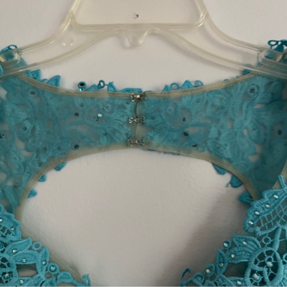 Tony Bowls Paris Formal Dress - Turquoise - Size 4 - Picture 4 of 15